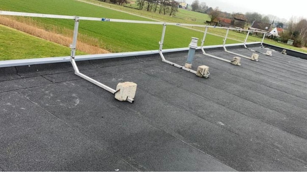 Dakrandbeveiliging 60 meter plat dak complete set!, Doe-het-zelf en Verbouw, Steigers, Ophalen of Verzenden, Zo goed als nieuw