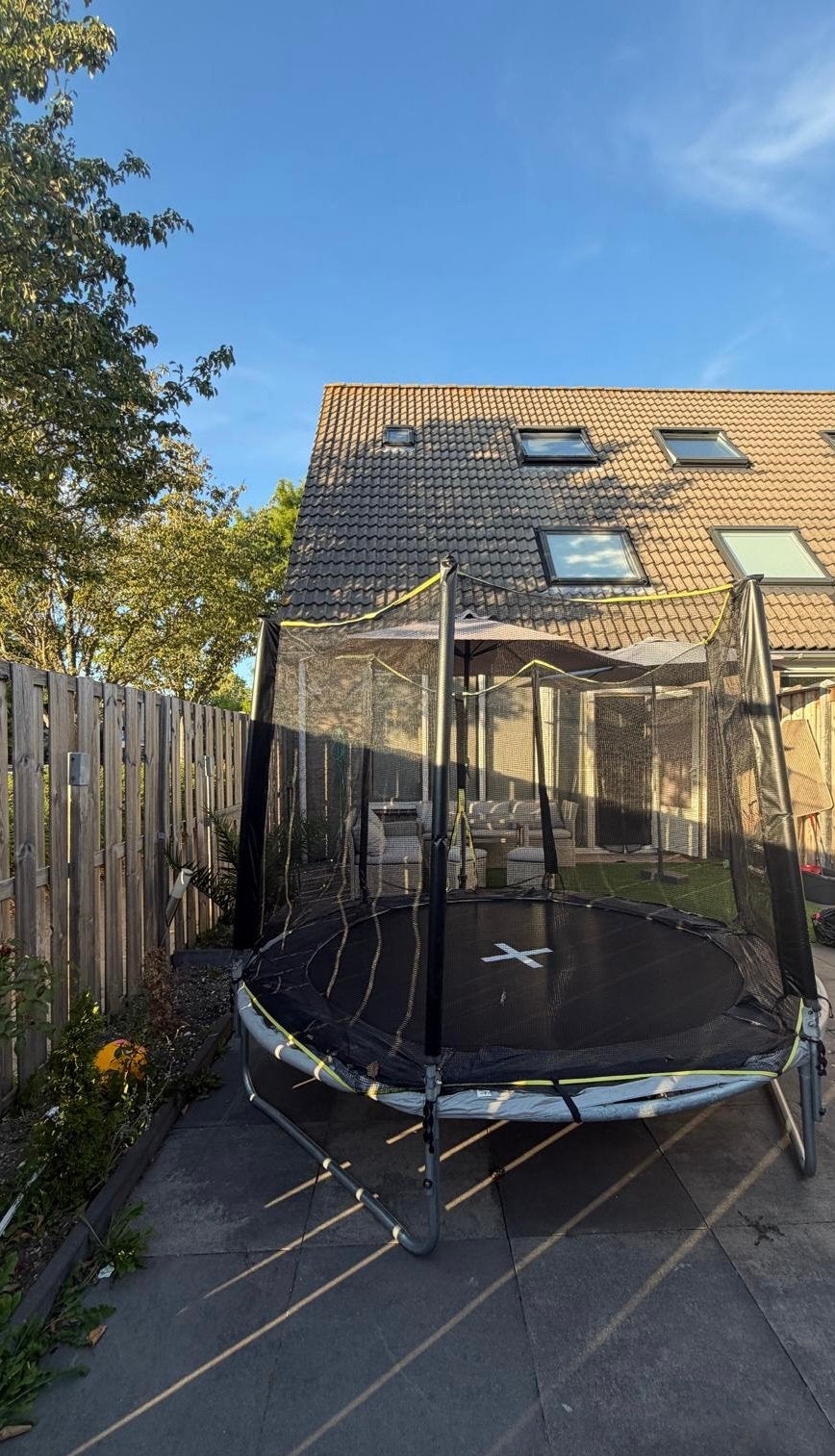 Trampoline met veiligheidsnet -, Ophalen, Zo goed als nieuw