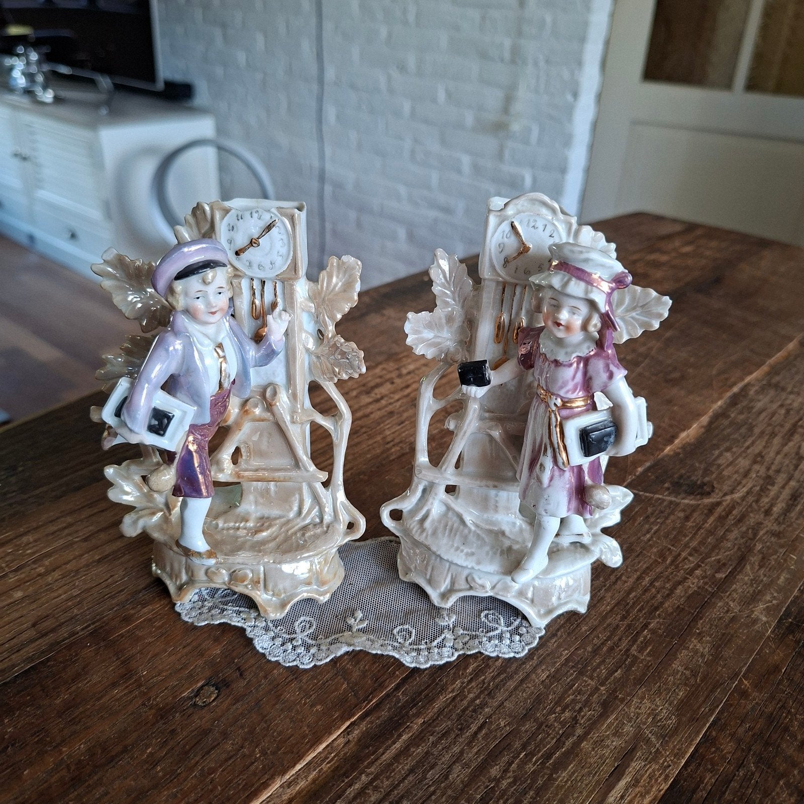 2 Antieke Beeldjes in Victoriaanse Kleding 15x9 cm groot, Ophalen of Verzenden