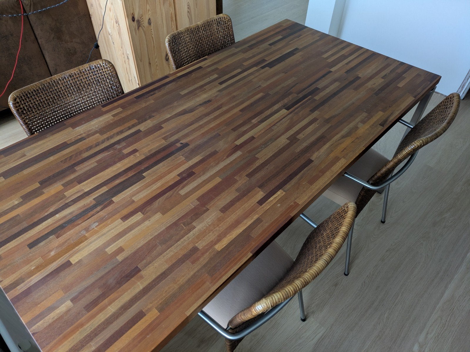 Solid hardwood dining table 90x180 cm + 4 rattan chairs, Ophalen, Gebruikt, 50 tot 100 cm, Vijf personen of meer
