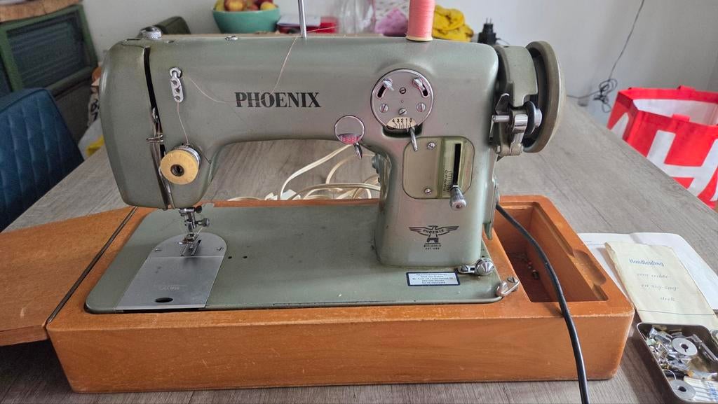 Vintage Phoenix Naaimachine met Accessoires en Handleiding, Ophalen