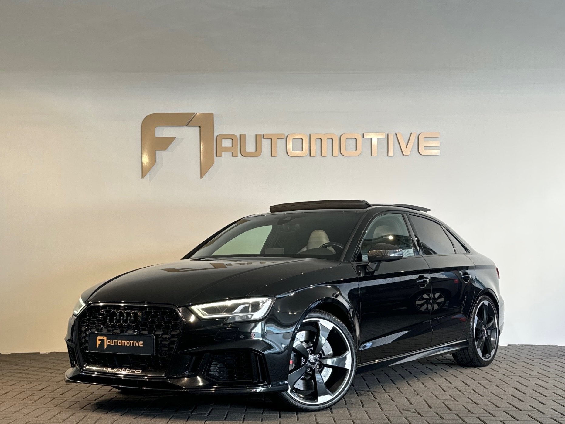 Audi RS3 Limousine 2.5 TFSI quattro Pano|RS Seat|B&O|Carbon, Auto's, Audi, Automaat, Dealer onderhouden, 1490 kg, Gebruikt
