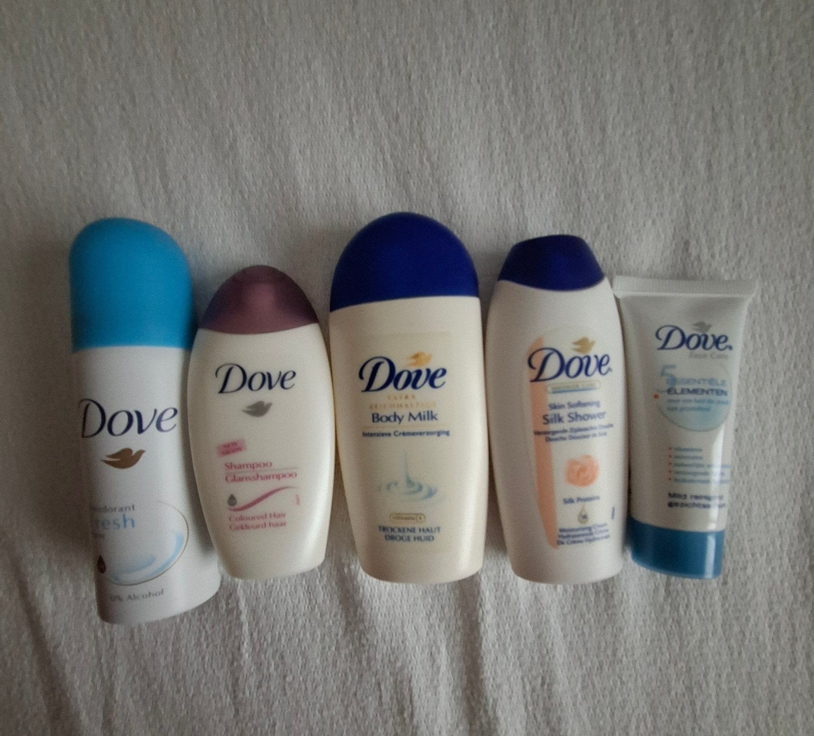 Nieuwe mini flesjes Dove, handig voor op vakantie!, Ophalen of Verzenden, Nieuw, Bad & Douche