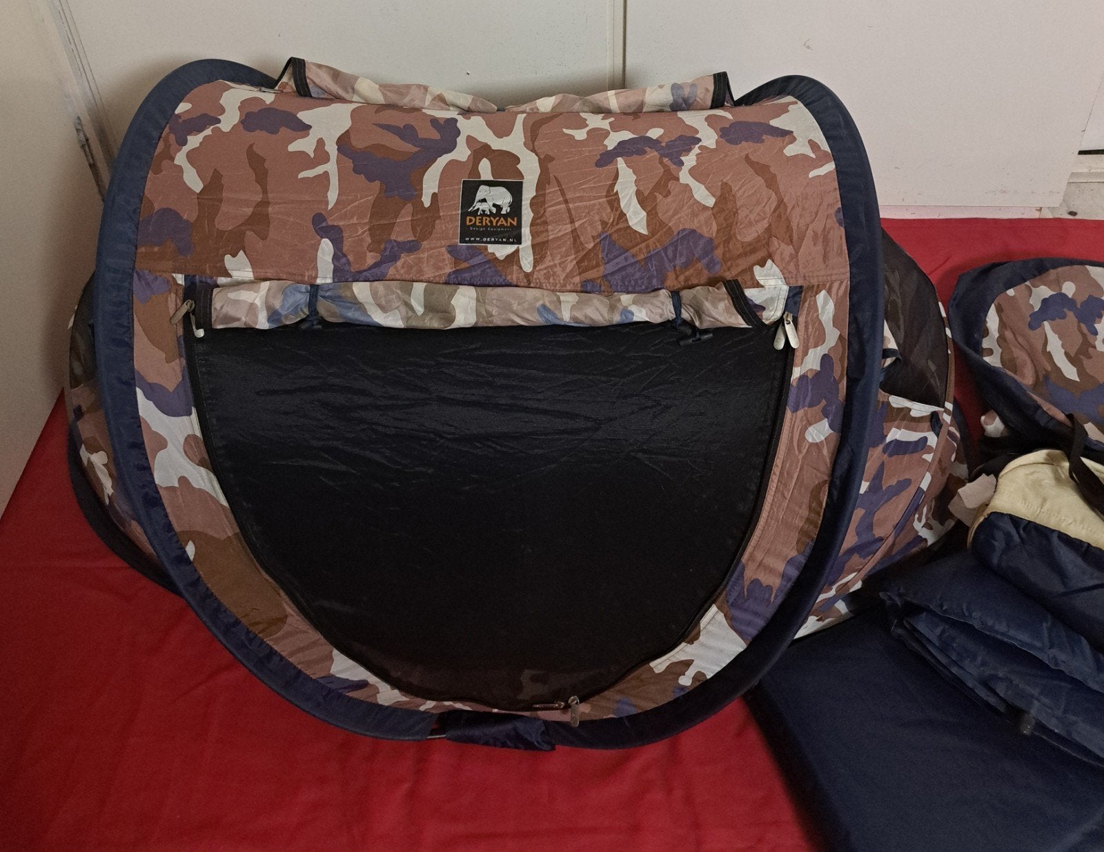 luxe Deryan Baby Tent Campingbedje zelfopblaasbare matras
li, Ophalen of Verzenden, Zo goed als nieuw, Reisbedje