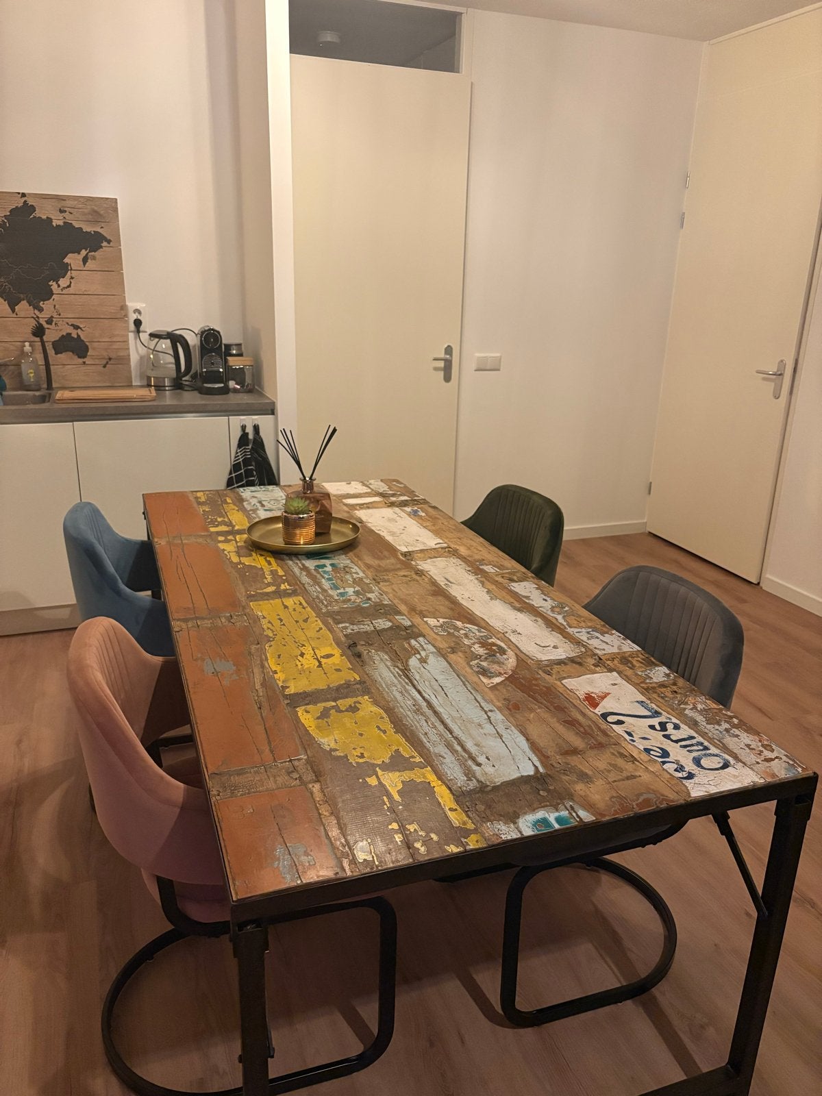 Unieke eettafel van gerecycled hout met metalen onderstel, Ophalen, Gebruikt, 200 cm of meer, 50 tot 100 cm
