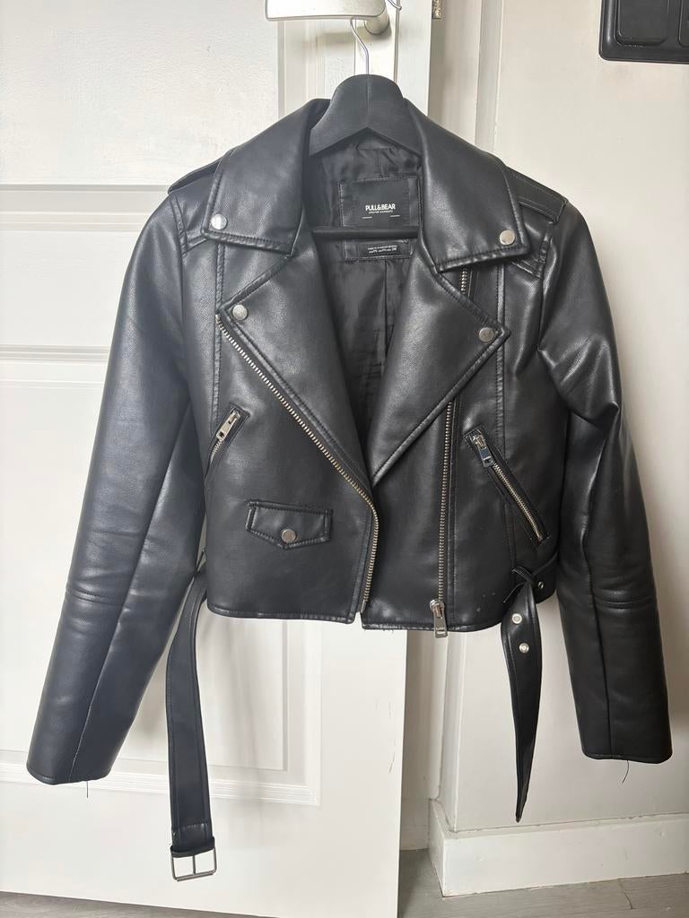Stoer Pull&Bear leren jasje - Maat M (valt als S), Ophalen of Verzenden, Zo goed als nieuw, Maat 36 (S), Zwart