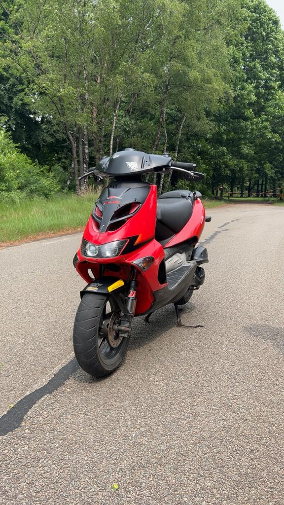 Aprillia SR50 !!!TEKOOP IN ONDERDELEN!! LEES BESCHRIJVING, Fietsen en Brommers, Tweetakt, Maximaal 45 km/u, SR 50, Ophalen of Verzenden