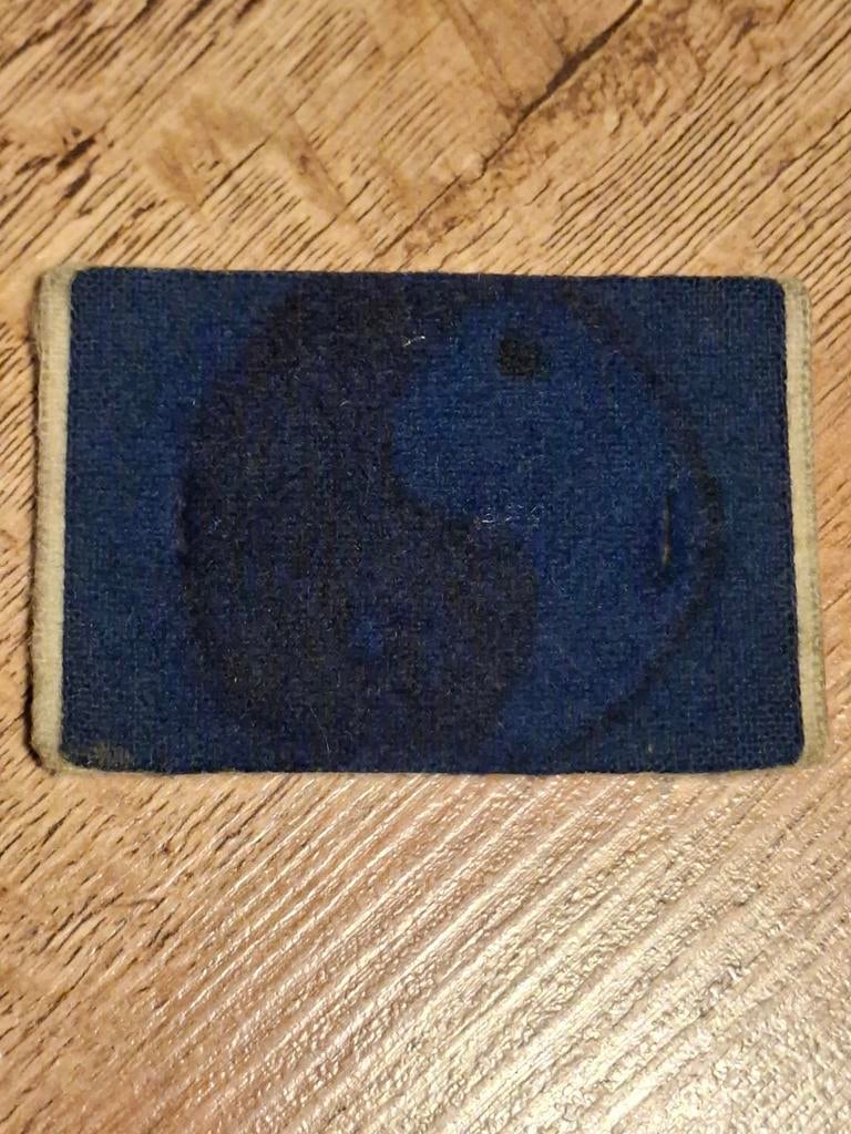 Verbindingsdienst baret embleem achterkantje, Verzamelen, Ophalen of Verzenden, Landmacht, Nederland, Embleem of Badge