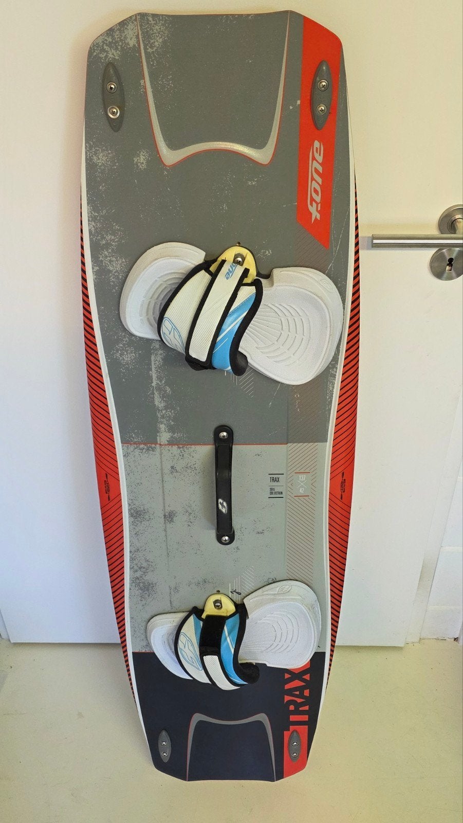 Kiteboard F-One Trax 137x42, Watersport en Boten, Kitesurfen, Twintip, Ophalen of Verzenden, Gebruikt, 4 m² of minder