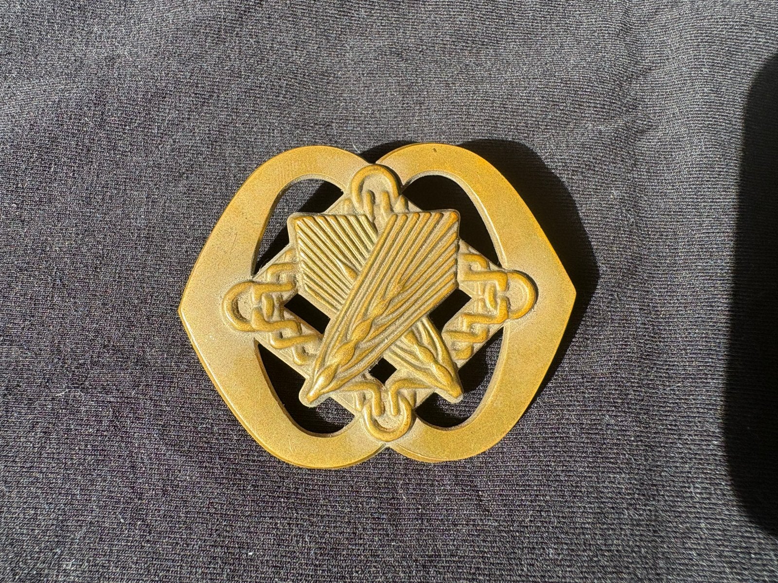 Oud Nederlands KL baretembleem Intendancetroepen 1951, Ophalen of Verzenden, Landmacht, Nederland, Embleem of Badge