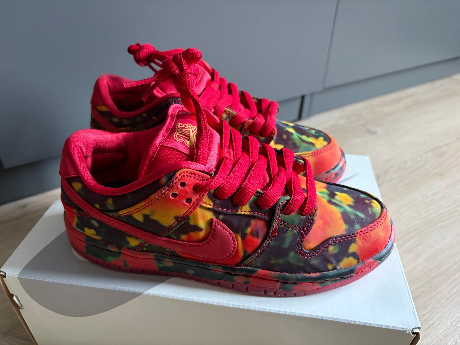 Nike SB Dunk Low Pro QS 'Wizard of Oz' Maat 36, Kleding | Dames, Ophalen of Verzenden, Nieuw, Rood, Sneakers of Gympen