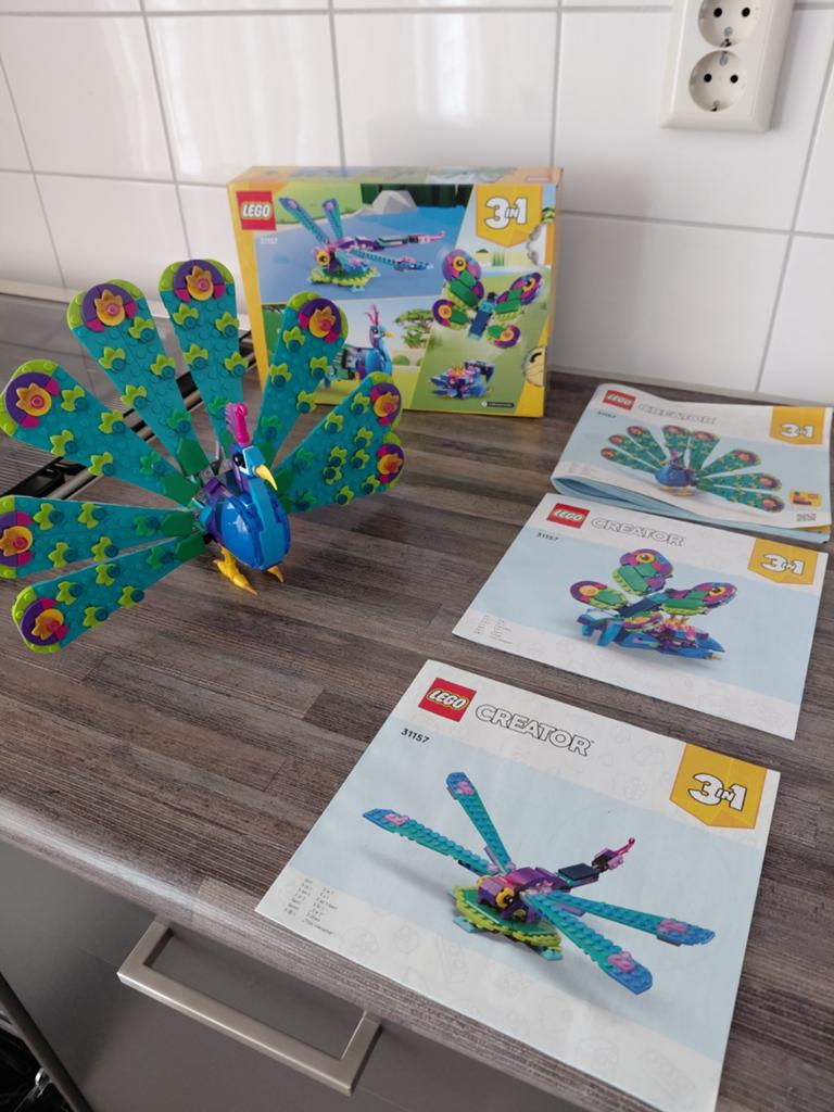 Lego Creator 3 in1 Pauw 31157 - compleet met boekjes, Ophalen of Verzenden, Zo goed als nieuw