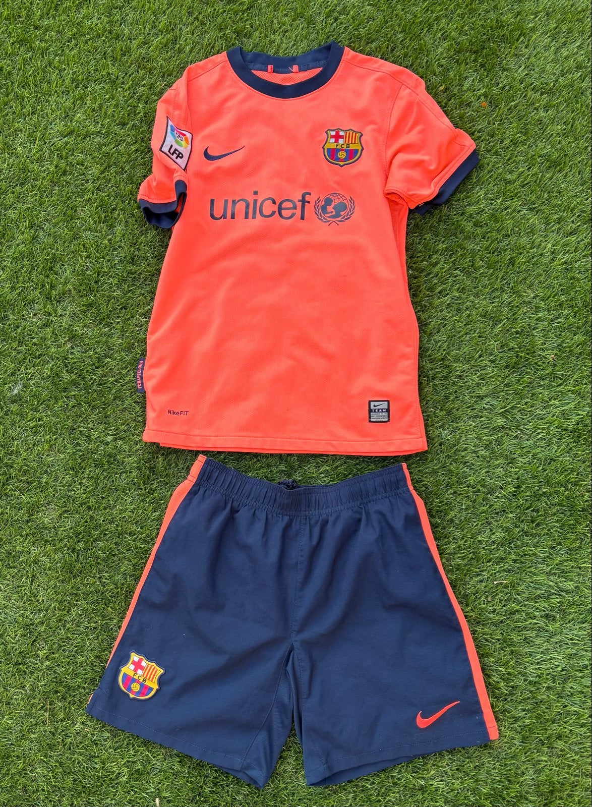 FC Barcelona Voetbaltenue roze/oranje, Maat XS of kleiner, Ophalen of Verzenden, Gebruikt, Shirt