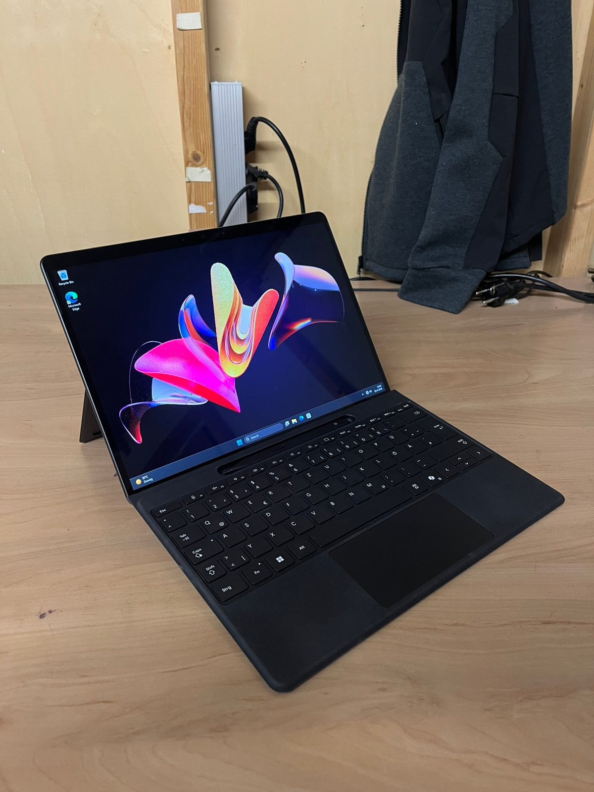 Microsoft Surface Pro 8 256GB + Toetsenbord + Pen, Ophalen, Gebruikt, 2 tot 3 Ghz, Qwerty