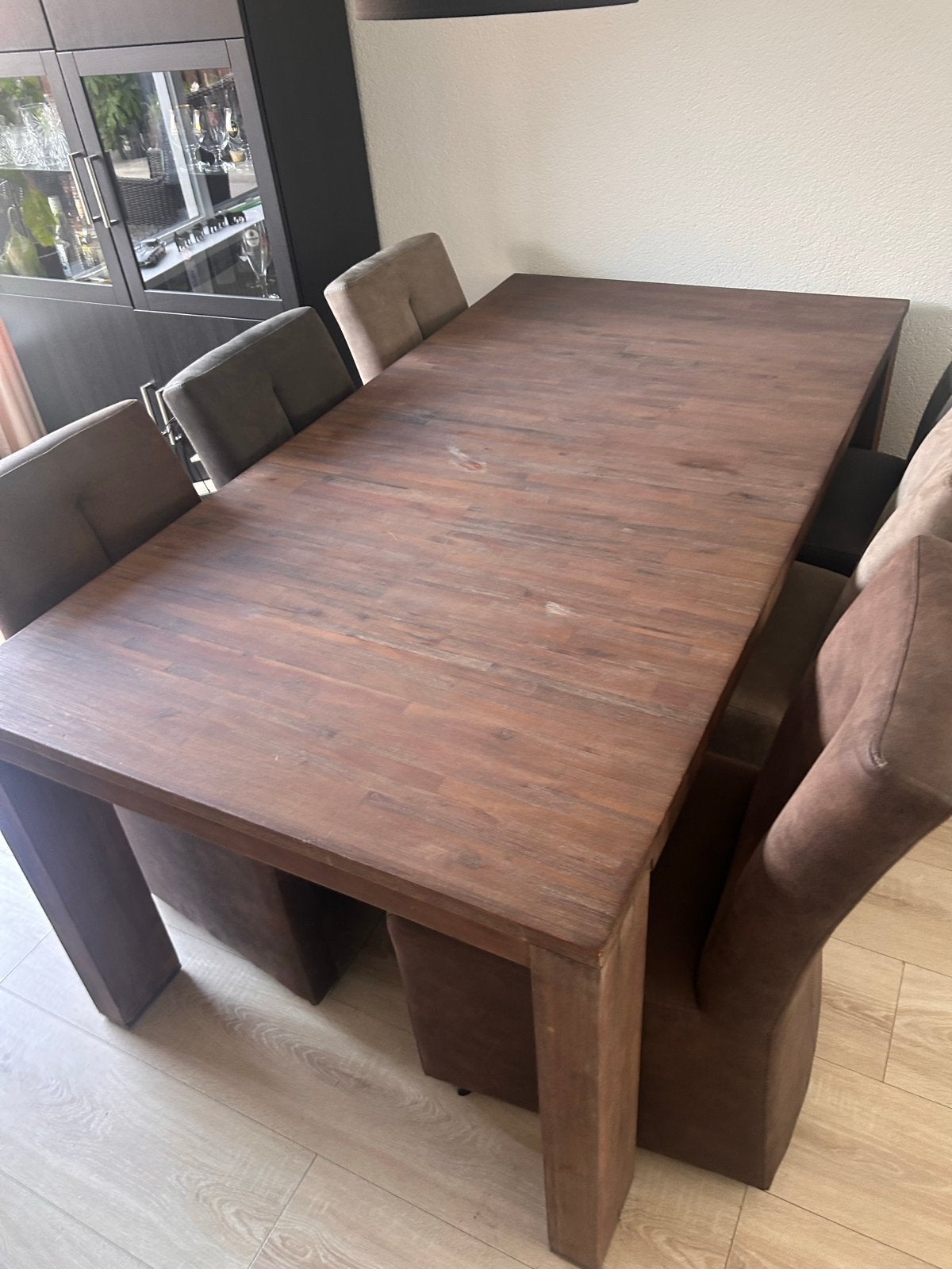 Grote uitschuifbare eethoek met 6 stoelen