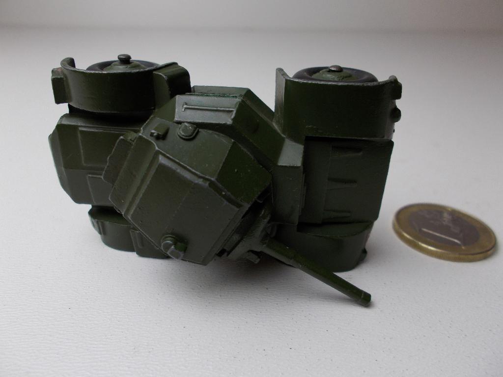 1955 Dinky Toys 670. ARMOURED CAR. Opknapper! (-K-), Ophalen of Verzenden, Gebruikt, Overige typen, Dinky Toys