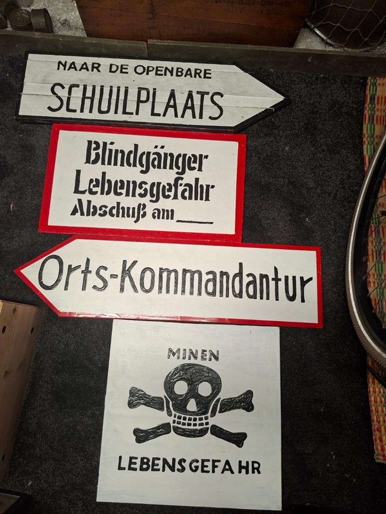 Replica houten borden ww2 wo2, Verzamelen, Militaria | Algemeen, Ophalen of Verzenden, Landmacht