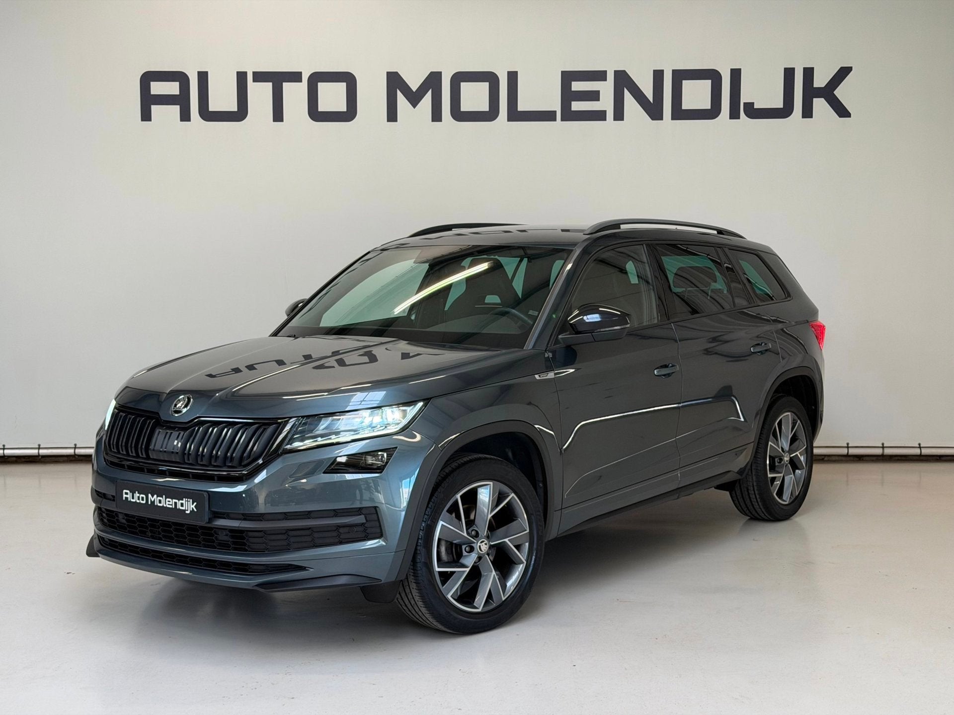 Skoda Kodiaq 1.5 TSI 150 PK DSG Sportline / Camera / Trekhaa, Auto's, Zwart, 4 cilinders, 150 pk, Origineel Nederlands