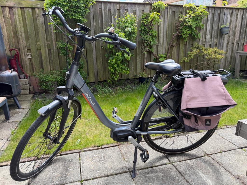 Stella E-bike met lage instap en fietstassen, Fietsen en Brommers, Elektrische fietsen, Gebruikt, 51 tot 55 cm, 50 km per accu of meer