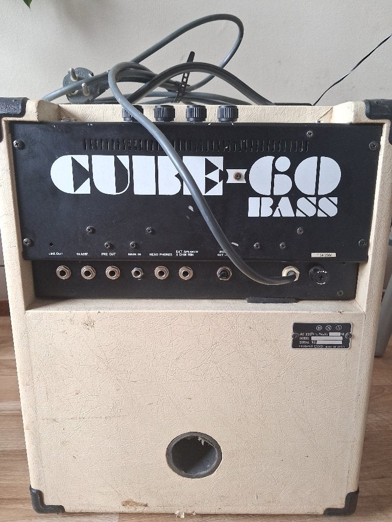 Roland Cube 60 basversterker, Ophalen, Zo goed als nieuw, Basgitaar, 50 tot 100 watt