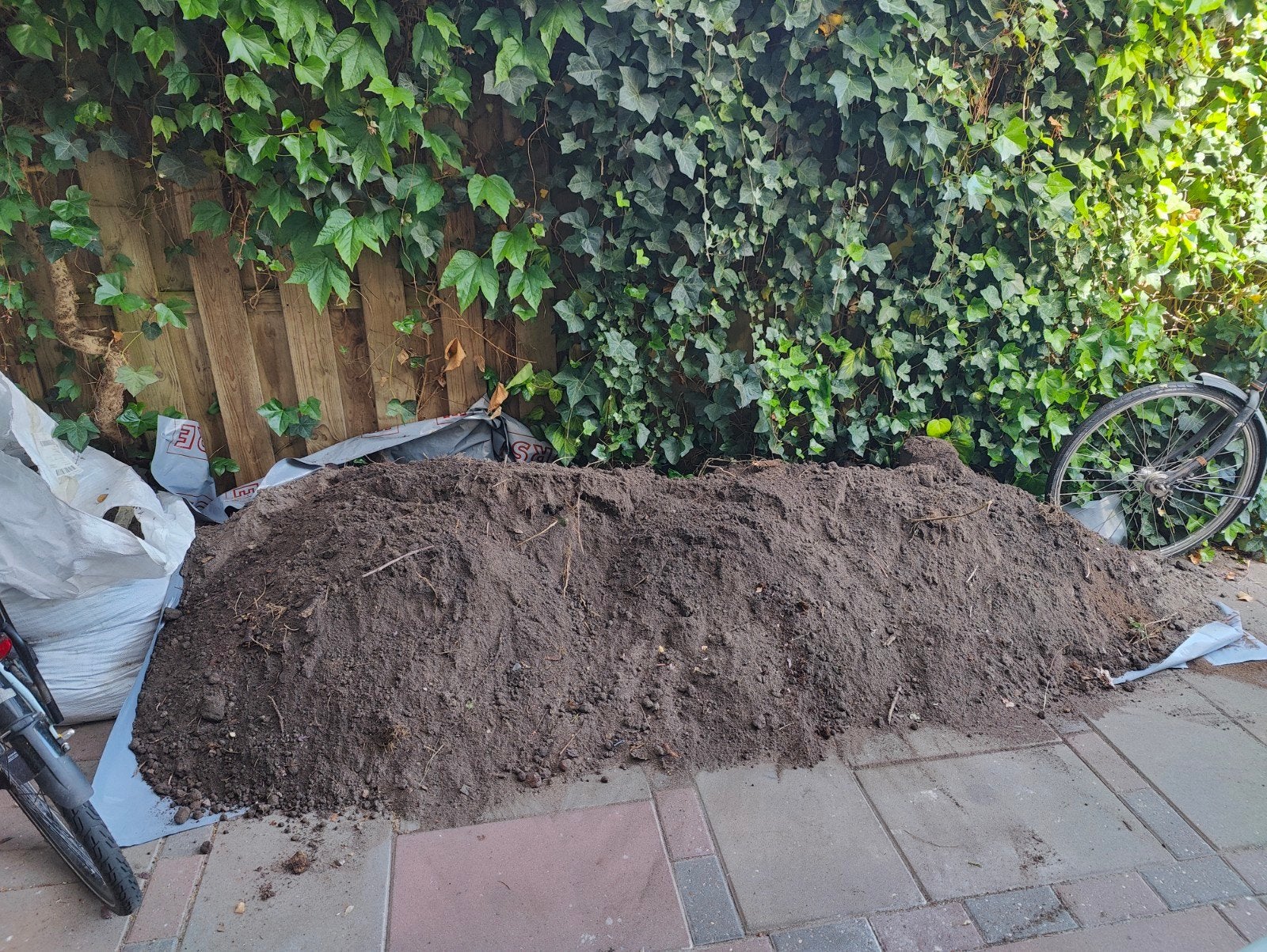 Gratis tuinaarde (1,5 kuub), Ophalen, Gebruikt, Overige typen