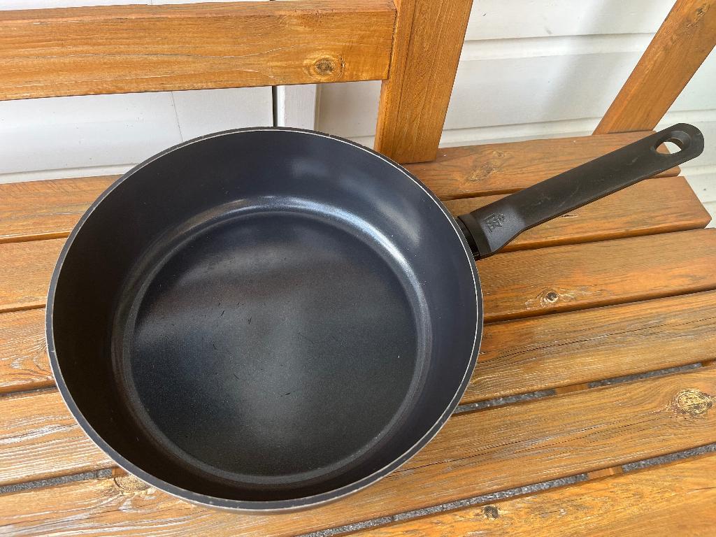 BK Easy Induction hapjespan 28 cm - voor alle warmtebronnen, Ophalen, Nieuw, Koekenpan of Braadpan