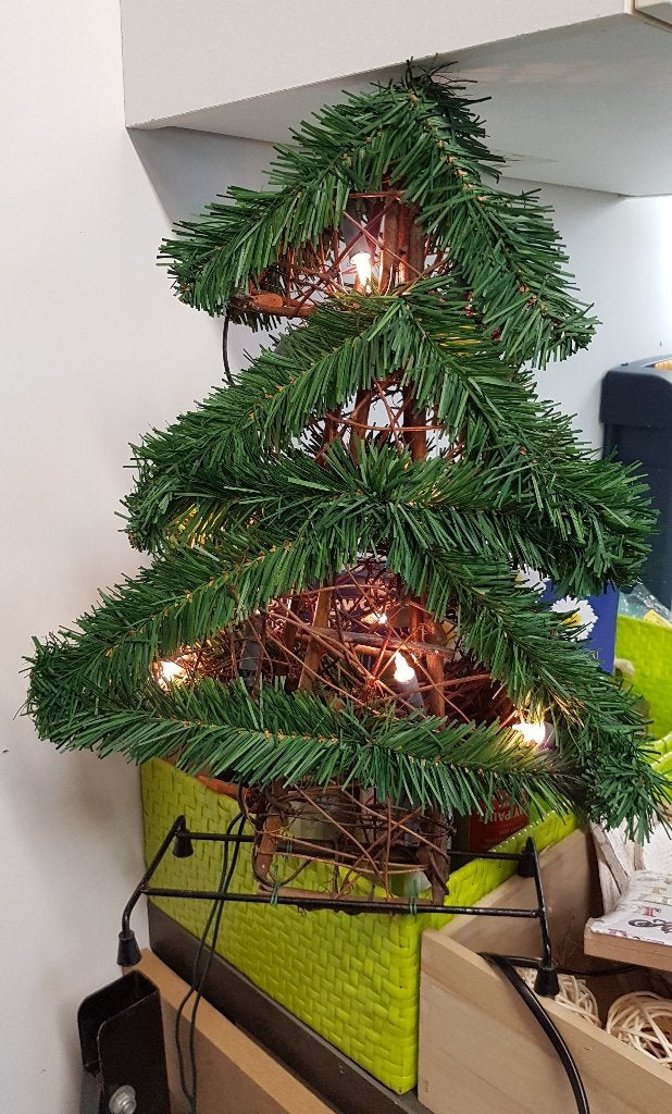Kerstboom, kunstkerstboom, 10 lampjes, aan/uit schakelaar, Diversen, Kerst, Ophalen of Verzenden, Nieuw