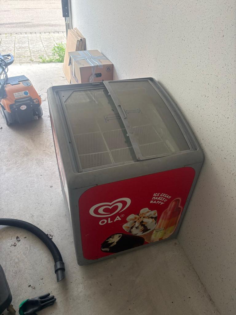 Ola ijsvriezer - Compacte vrieskist voor ijs, Witgoed en Apparatuur, Vriezers en Diepvrieskisten, Ophalen, Zo goed als nieuw, Vrijstaand