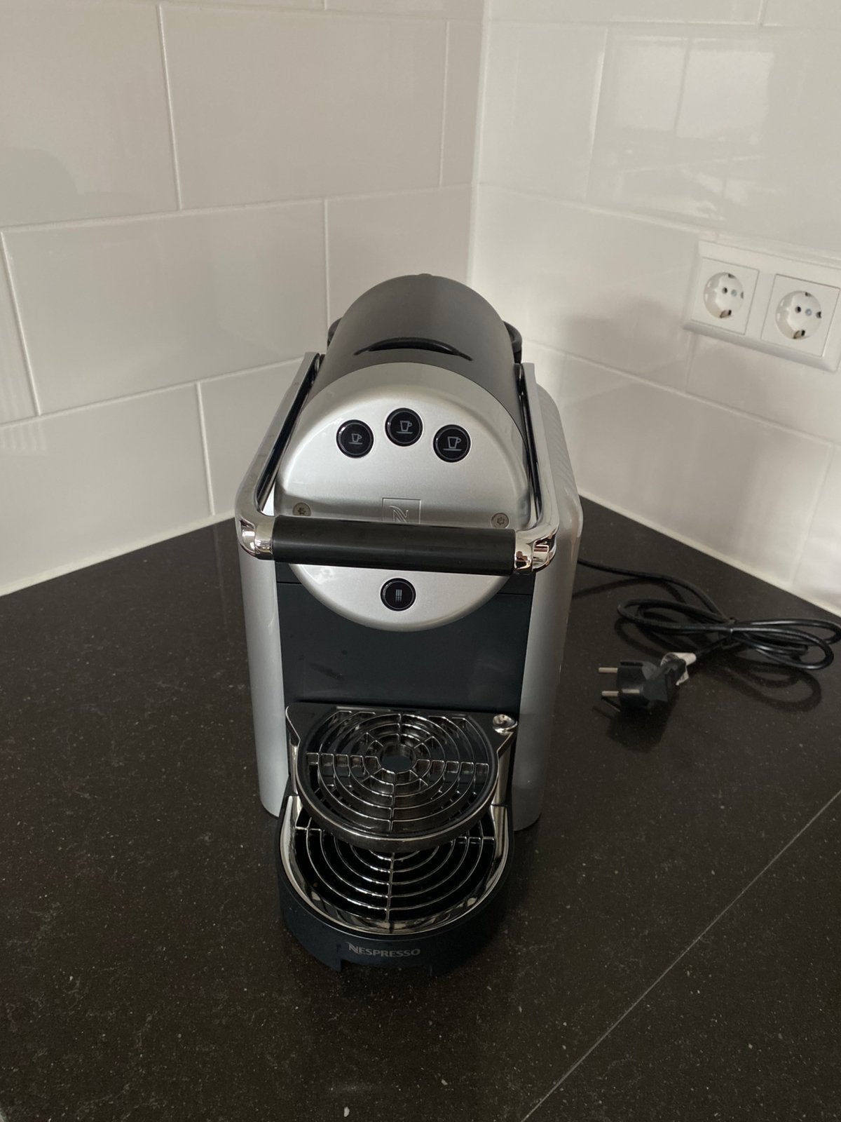 Nespresso Zenius ZN100 Pro, Ophalen, Zo goed als nieuw, Espresso apparaat, Afneembaar waterreservoir