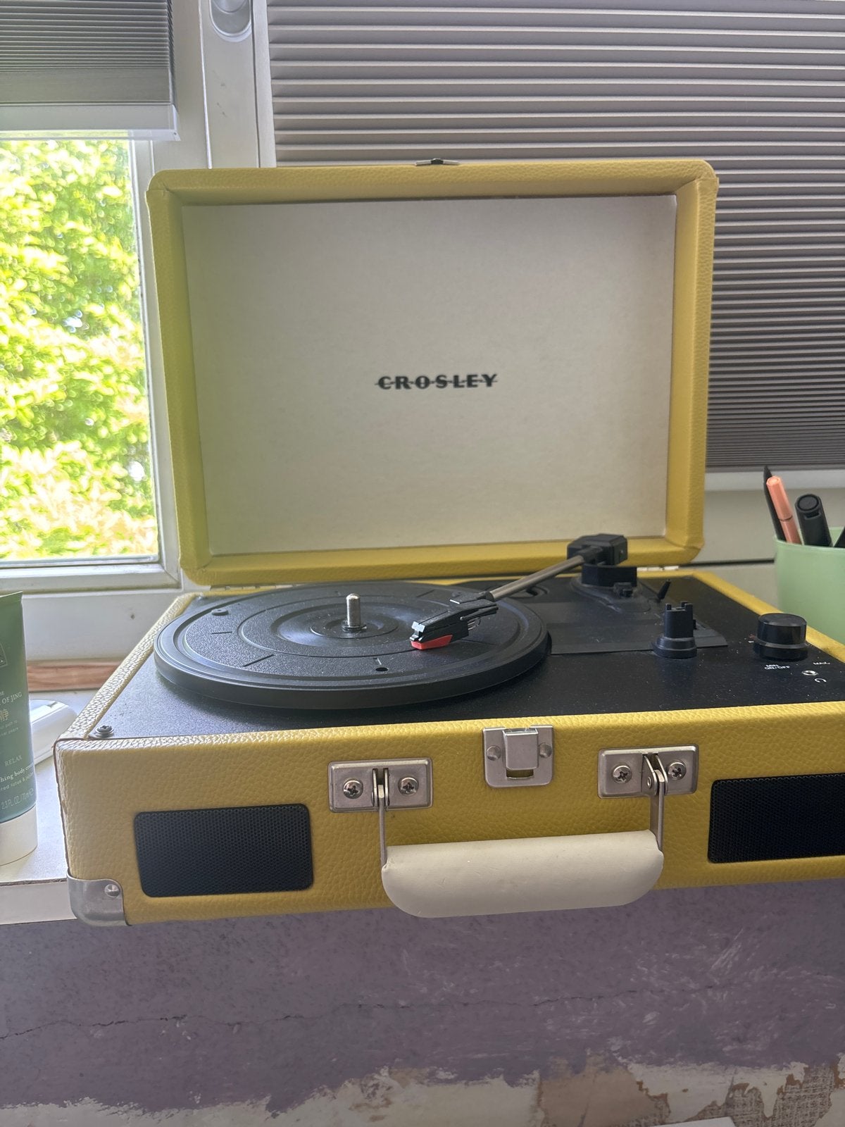 Crosley Platenspeler Geel - Draagbaar en Stijlvol, Ophalen of Verzenden, Zo goed als nieuw, Platenspeler, Overige merken