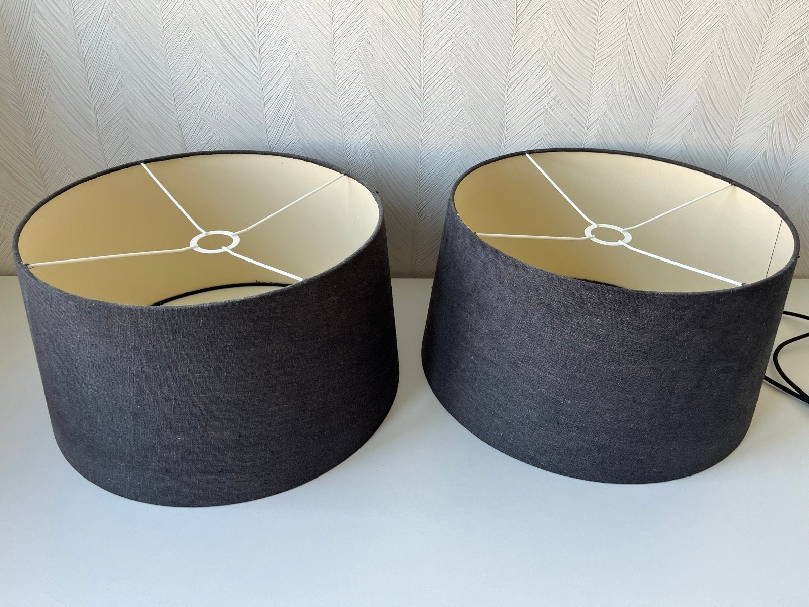 2 Antraciet Lampenkappen met Pendels - Eetkamertafel, Ophalen, 25 tot 50 cm, Rond, Zo goed als nieuw