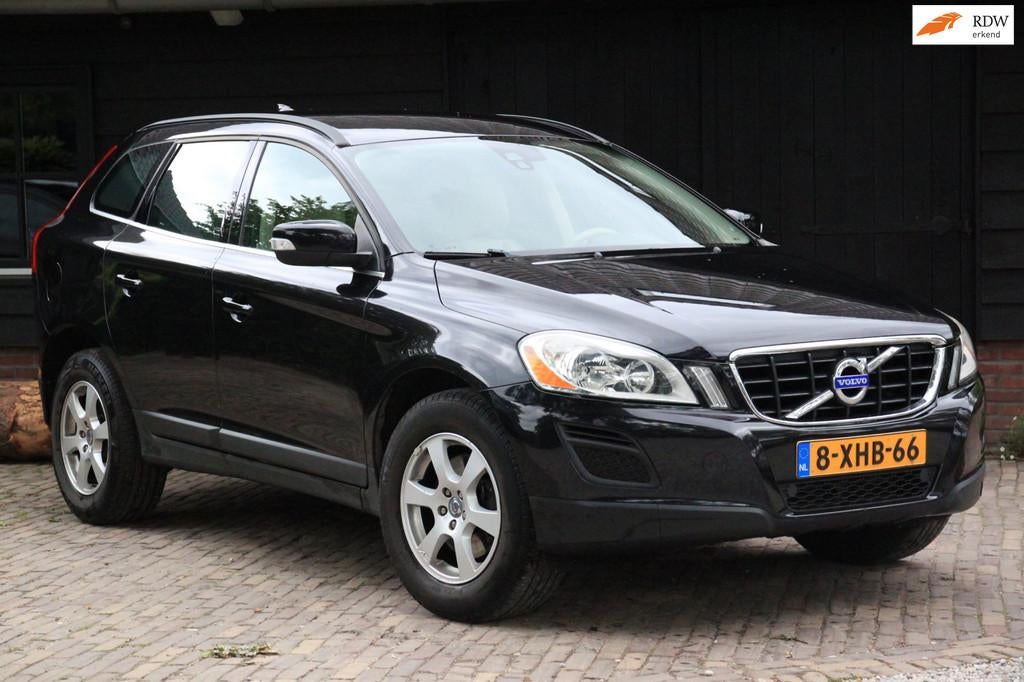 Volvo XC60 2.0 D3 Momentum 5 Cilinder/Leer/Parkkersensor/Tre, Auto's, Volvo, Voorwielaandrijving, Euro 5, Beige, 1984 cc