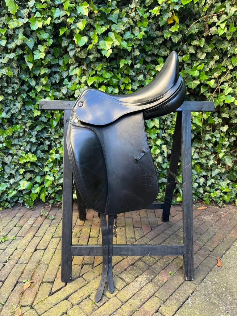 Prestige D1 dressuurzadel 17/32, Dieren en Toebehoren, Paarden en Pony's | Zadels, Ophalen of Verzenden, Gebruikt, Dressuur