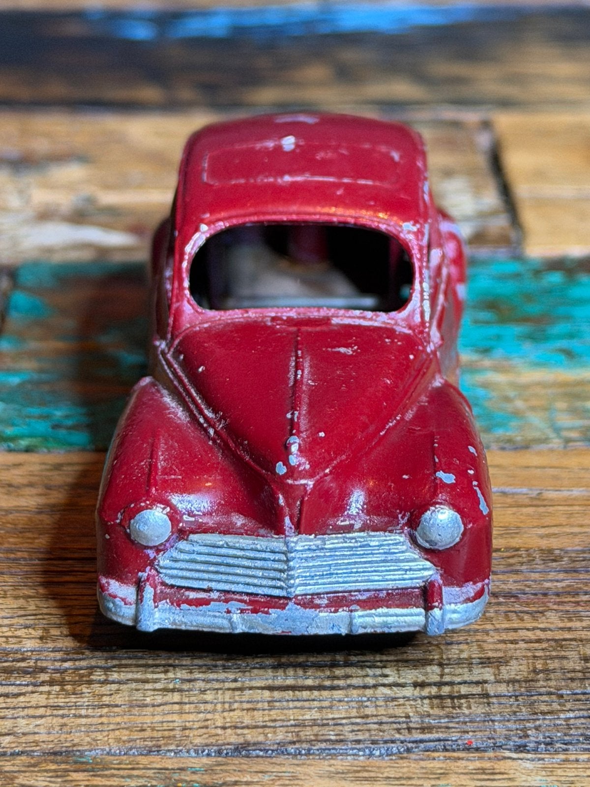 Dinky Toys France 24R Peugeot 203 – bordeauxrood, Hobby en Vrije tijd, Ophalen of Verzenden, Gebruikt, Auto, Dinky Toys
