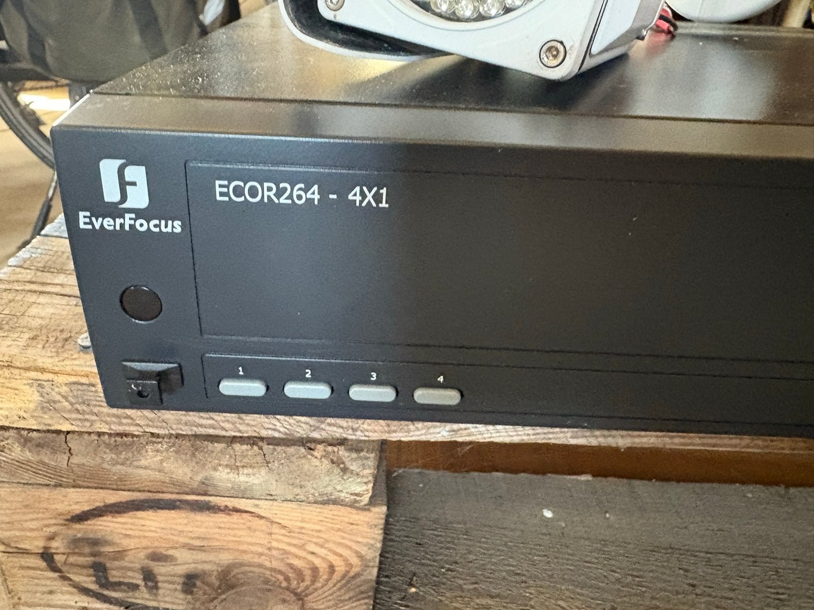 EverFocus ECOR264 - 4X1 DVR met X-GEN4 bewakingscamera, Ophalen of Verzenden, Gebruikt, Buitencamera