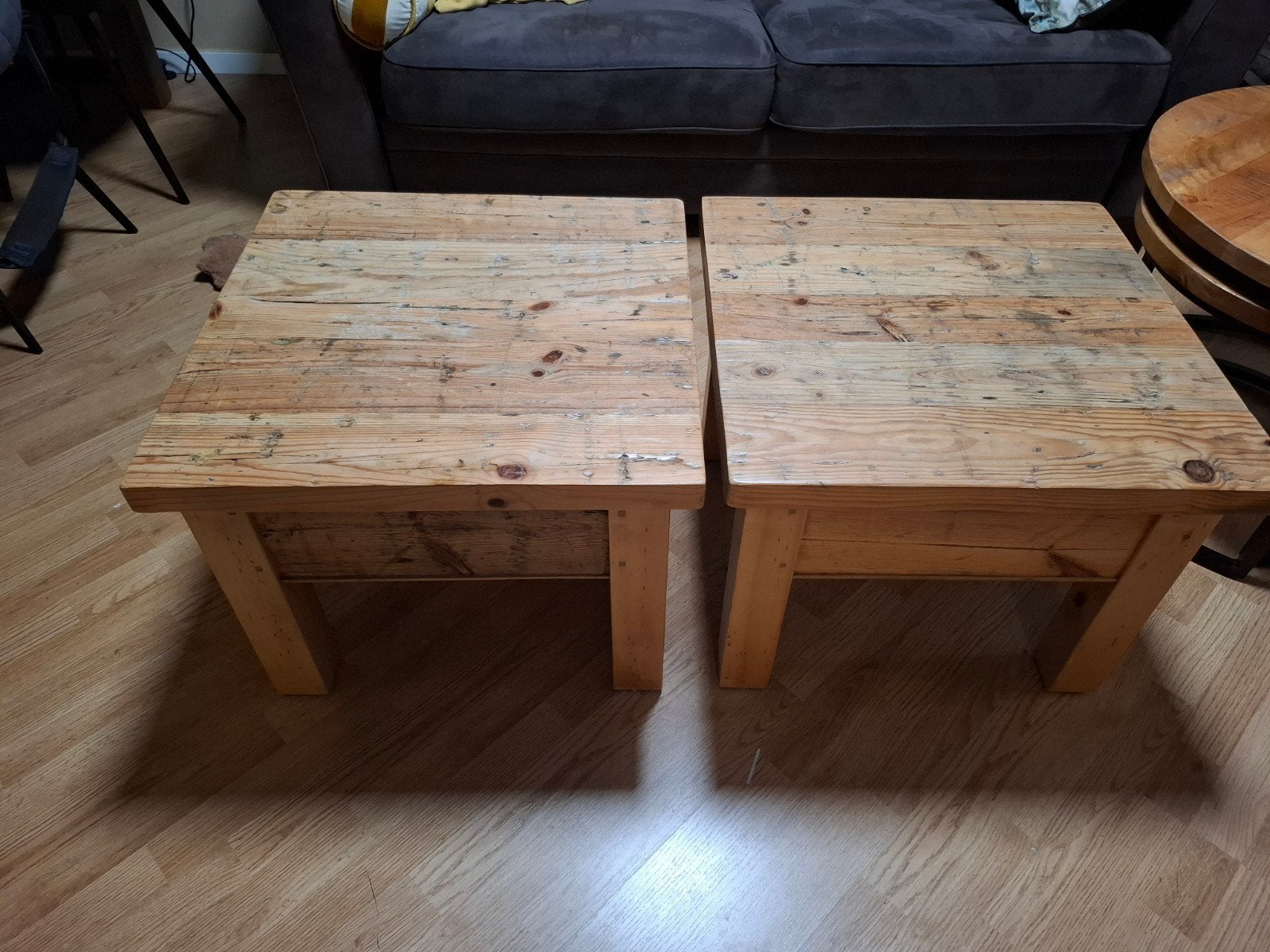 Gratis: Massief grenen salon- of bijzettafels (set van 2), Ophalen, Minder dan 45 cm, Minder dan 55 cm, Gebruikt