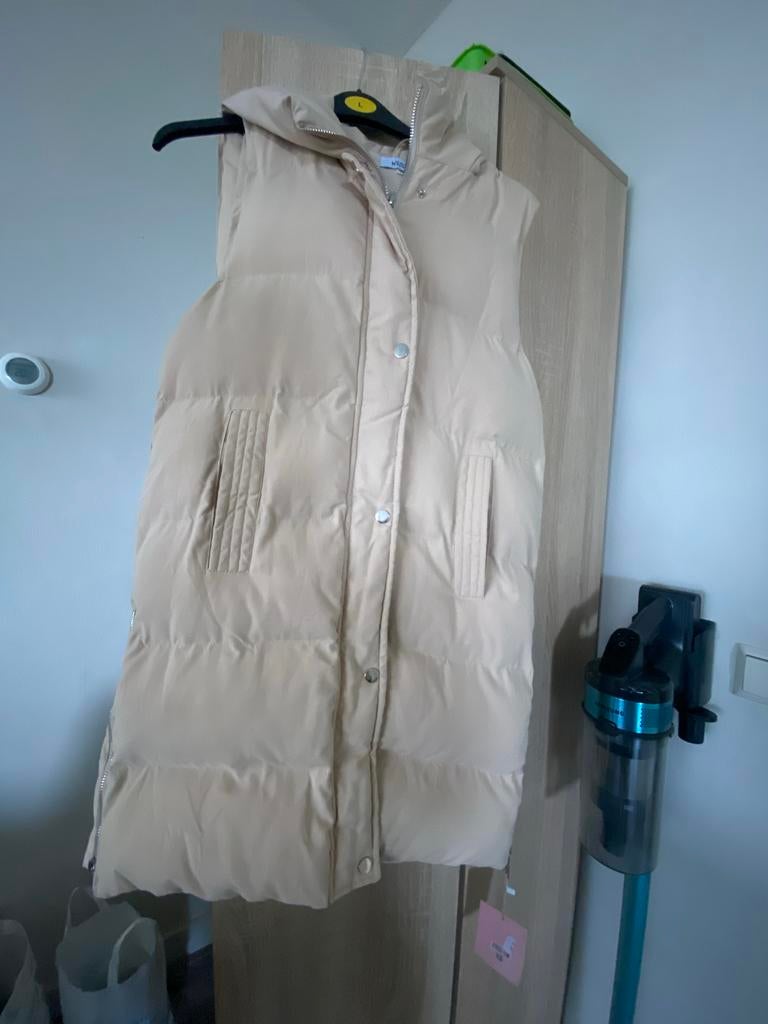 Nieuwe bodywarmer met kaartje xs, Kleding | Dames, Bodywarmers, Ophalen of Verzenden, Nieuw, Beige