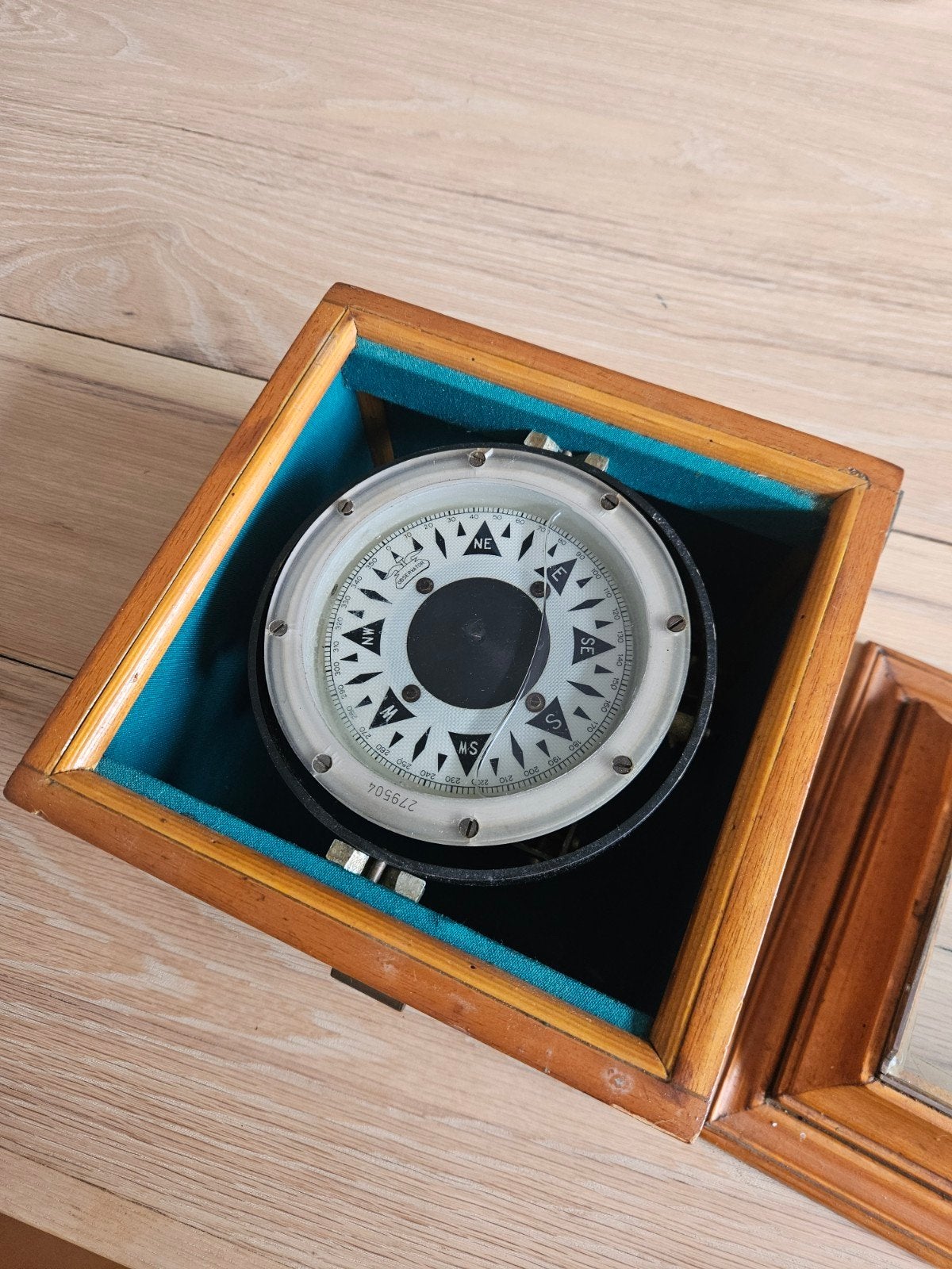 Observator watergedempt magnetisch kompas in houten doos, Ophalen of Verzenden