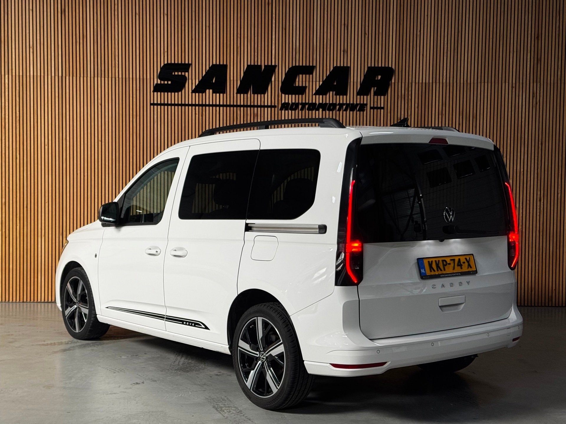 Volkswagen CADDY 1.5 TSI 5p PANO|TREKHAAK|VIRTUAL|CAMERA|FUL, Dealer onderhouden, 4 cilinders, Leder en Stof, Wit