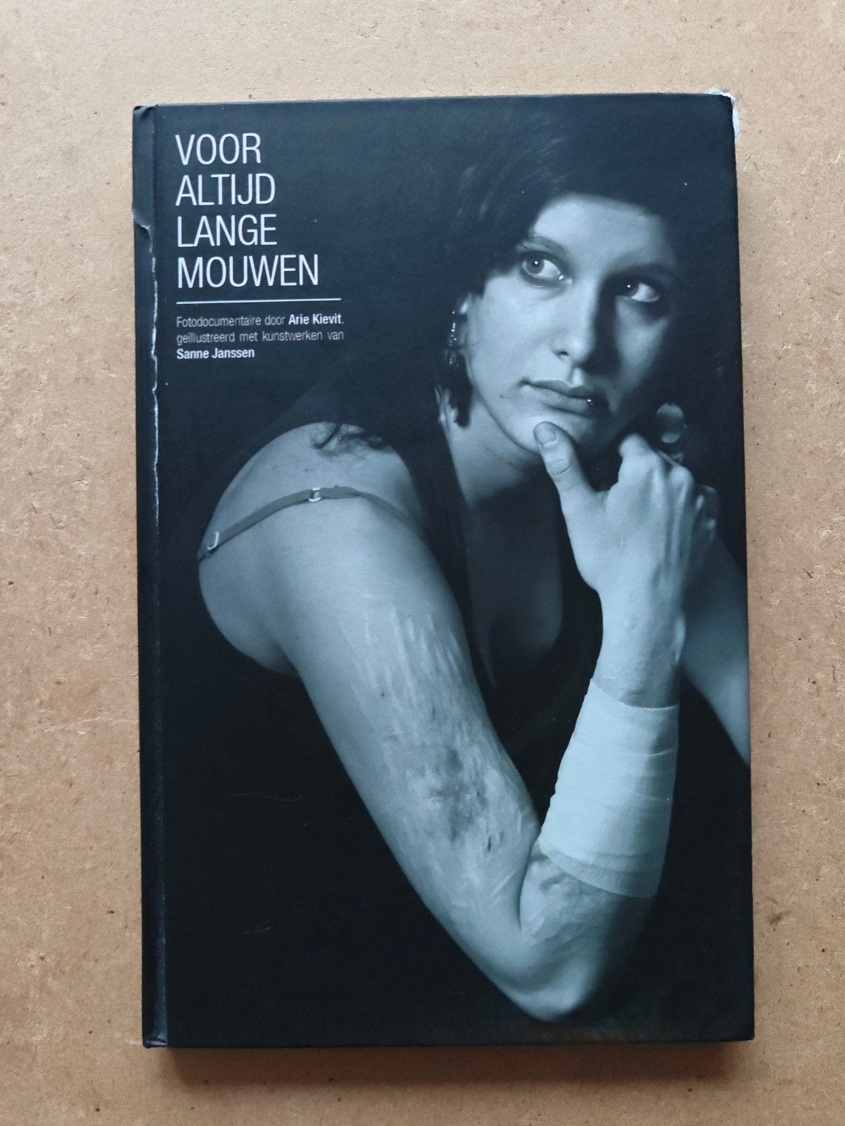 Voor Altijd Lange Mouwen - Fotodocumentaire, Boeken, Ophalen of Verzenden, Zo goed als nieuw, Arie Kievit, Sanne Janssen, Nederland