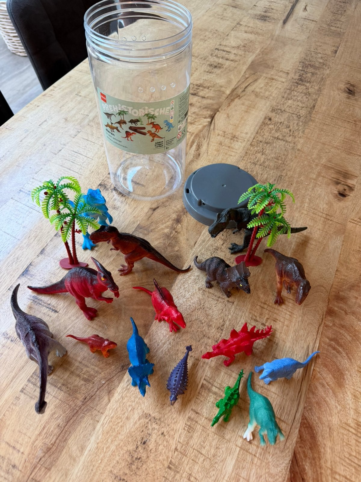 Plastic dino’s in emmer, Ophalen, Zo goed als nieuw