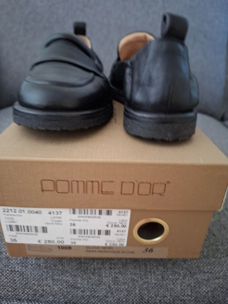 BUITENKANSJE! KLASSIEK ZWART SCHOENTJE VAN POMME D’OR, Kleding | Dames, Schoenen, Ophalen, POMME D'OR, Nieuw, Instappers