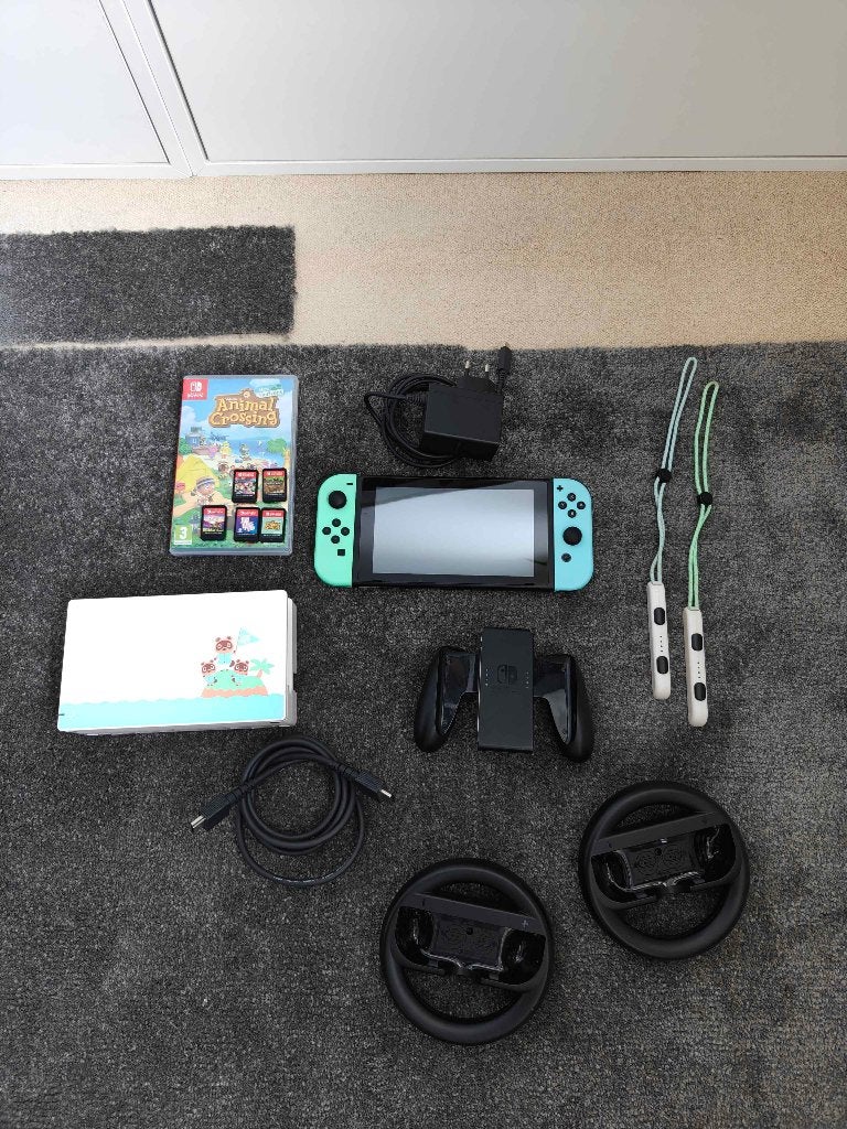 Nintendo Switch Animal Crossing editie bundel + 5 games, Spelcomputers en Games, Spelcomputers | Nintendo Switch, Zo goed als nieuw