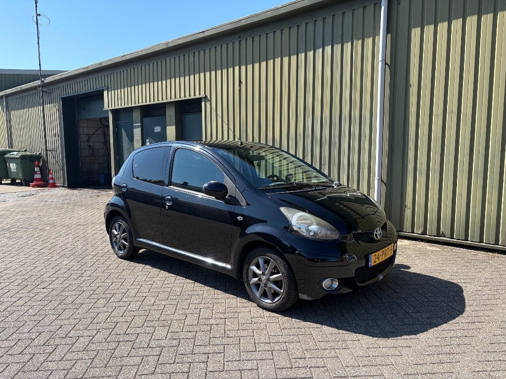 Toyota Aygo 1.0 12V Vvt-i 5DRS 2011 Zwart, Auto's, Voorwielaandrijving, 4 stoelen, Origineel Nederlands, Handgeschakeld