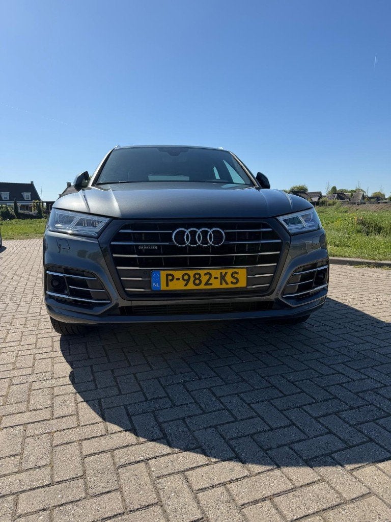 Audi Q5 55 Tfsi e Quattro 367pk S Tronic 2020 Grijs, Auto's, 2005 kg, 1750 kg, Zwart, Leder en Stof
