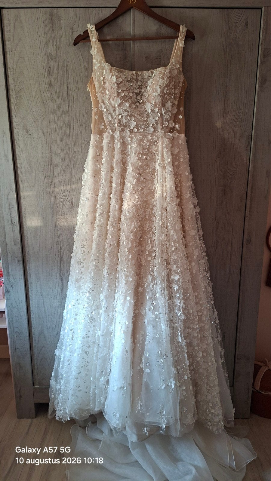 Prachtige trouwjurk van Dama Couture met bloemen en paillett, Trouwjurk, Dama Couture, Wit, Ophalen of Verzenden