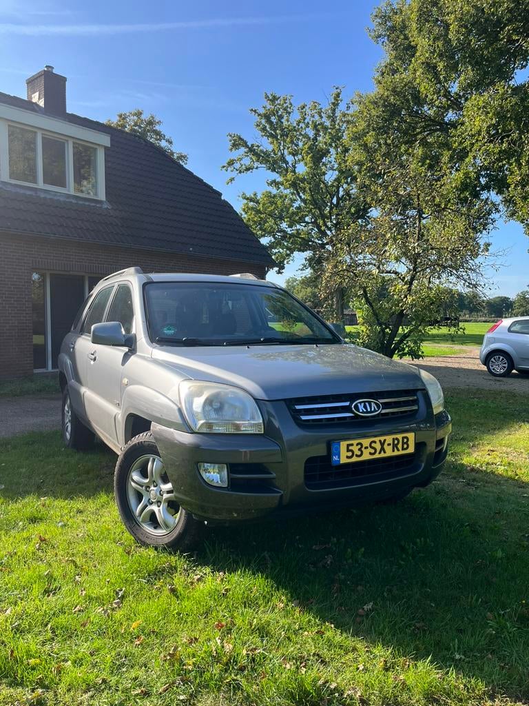 Kia Sportage 2.7 4WD AUT 2006 Grijs, Automaat, 2656 cc, Vierwielaandrijving, 1600 kg