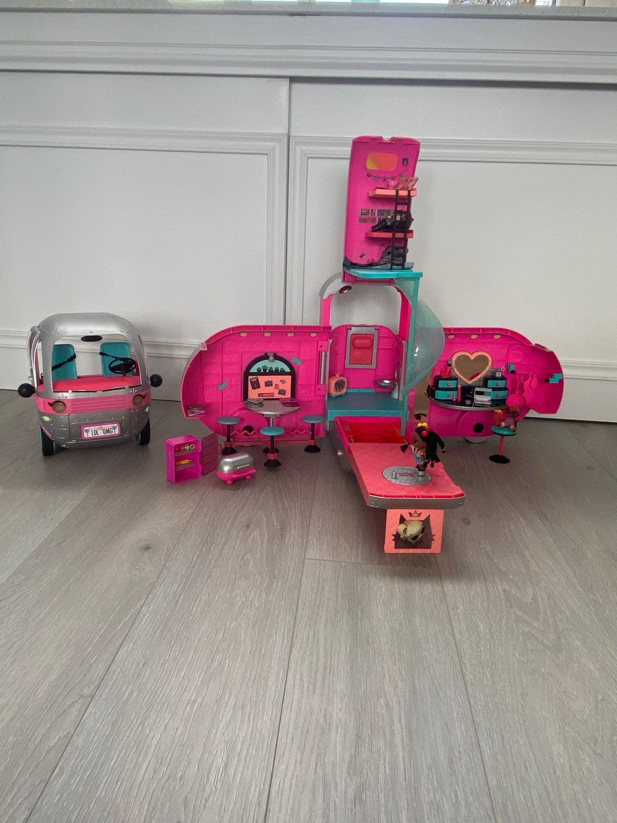 LOL Surprise 4-in-1 Glamper met 3 poppetjes en dier, Ophalen of Verzenden, Gebruikt, Jongen of Meisje