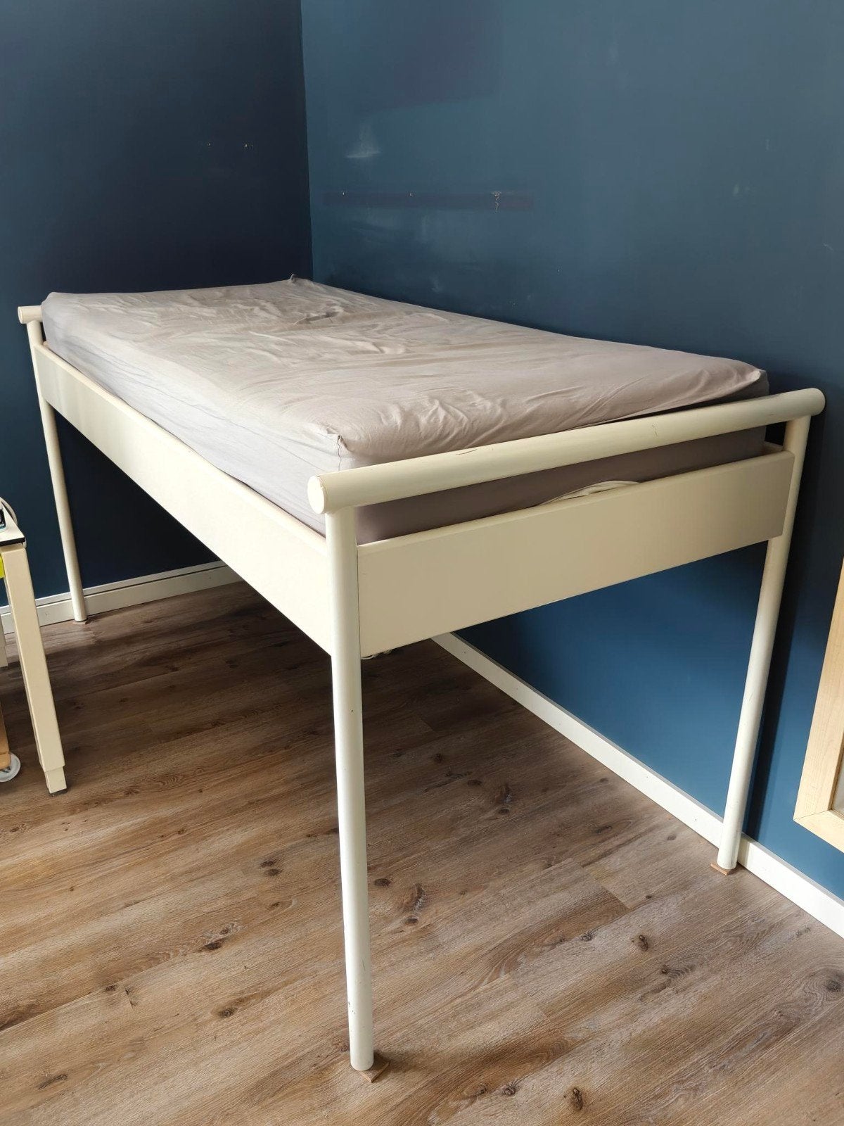 Witte metalen middelhoge hoogslaper 90 x 200, Ophalen, Eenpersoons, 90 cm, Hoogslaper