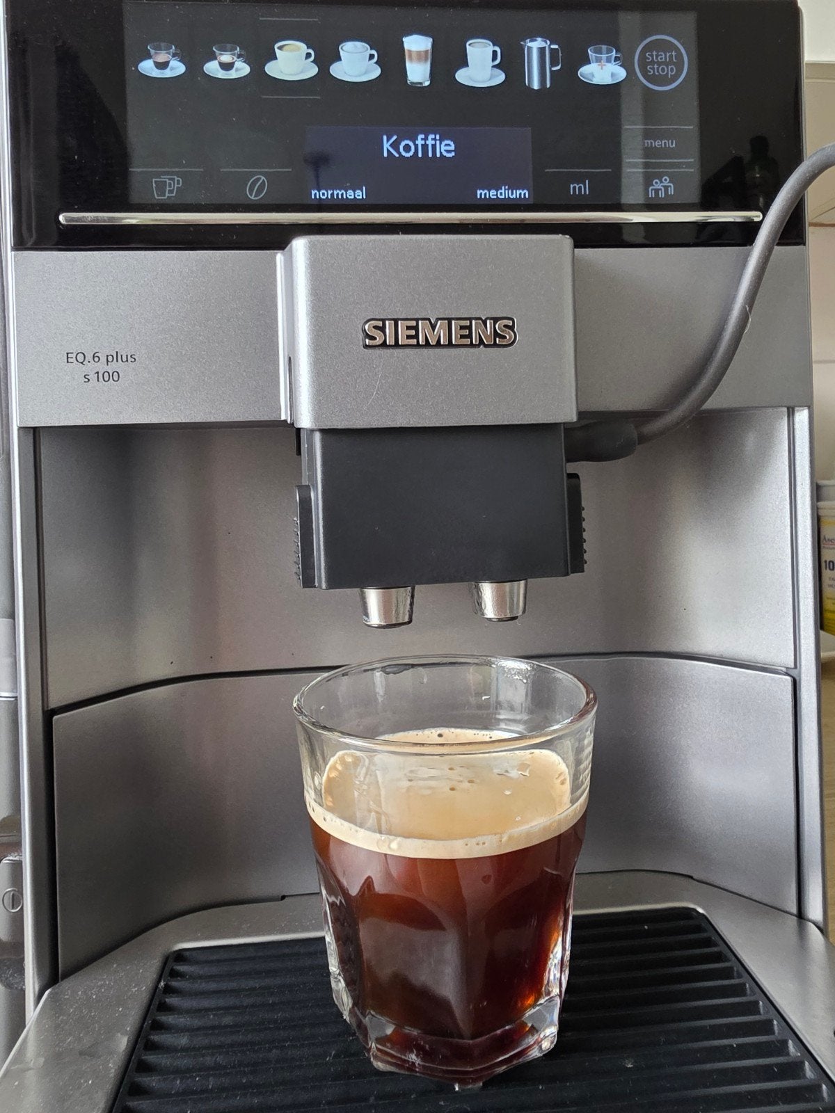 Siemens EQ6 Plus S100 Volautomatische Koffiemachine, Witgoed en Apparatuur, Koffiezetapparaten, Ophalen, Koffiemachine, Zo goed als nieuw